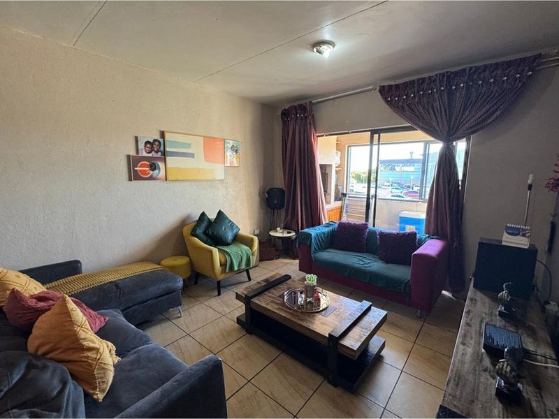 "2 Bedrooms, 2 Bathrooms, Enclosed Balcony" - Photo 4