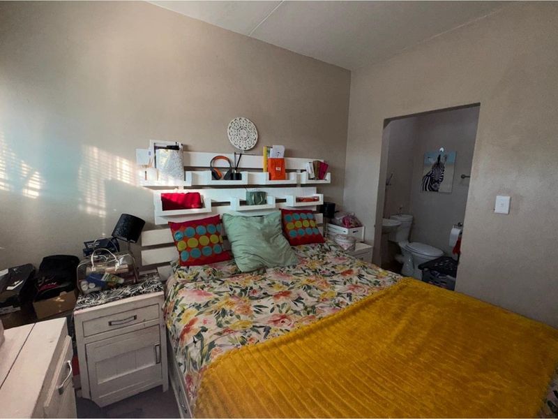 "2 Bedrooms, 2 Bathrooms, Enclosed Balcony" - Photo 8