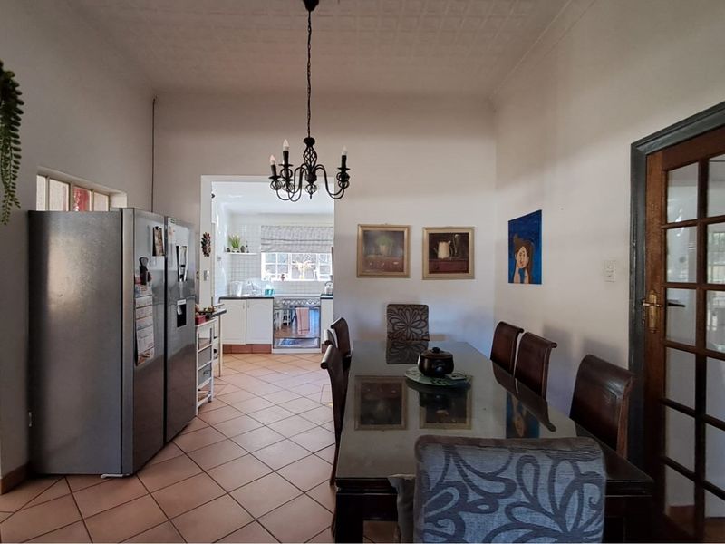 Charming Family Home! - Photo 8