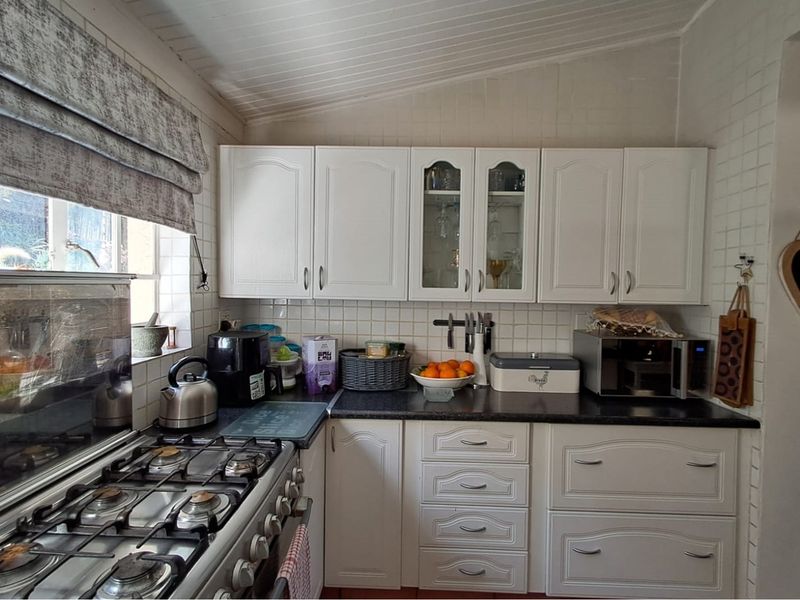 Charming Family Home! - Photo 6