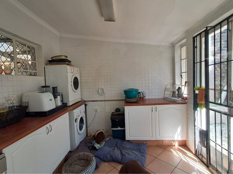 Charming Family Home! - Photo 7