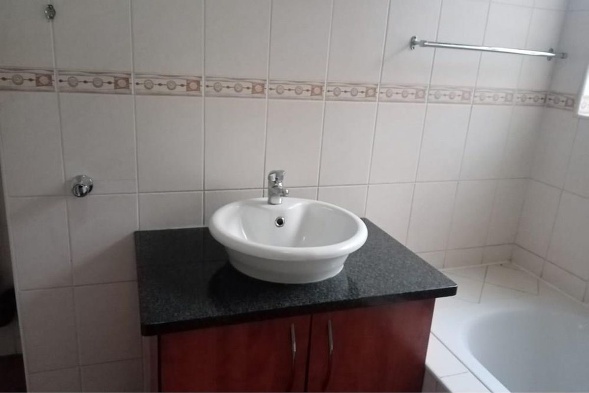 2 Bedroom Apartment For sale in Midrand - Photo 3