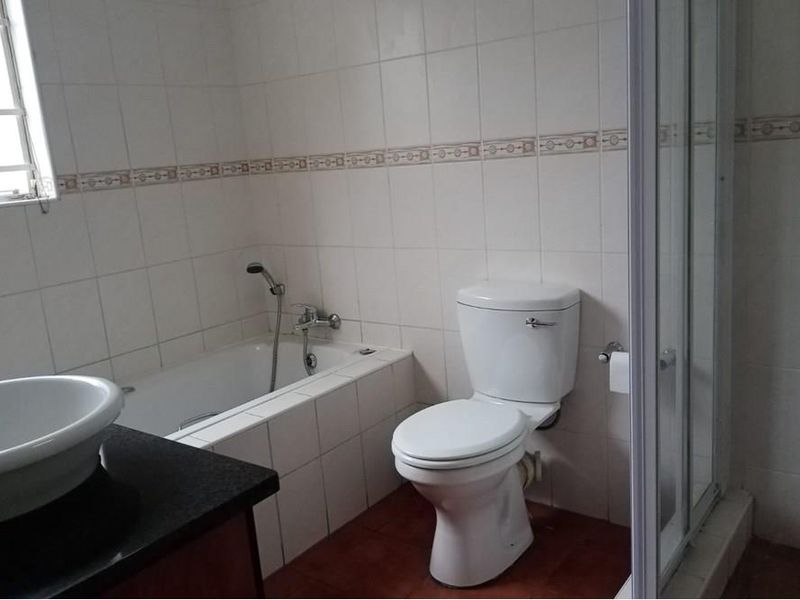 2 Bedroom Apartment For sale in Midrand - Photo 6