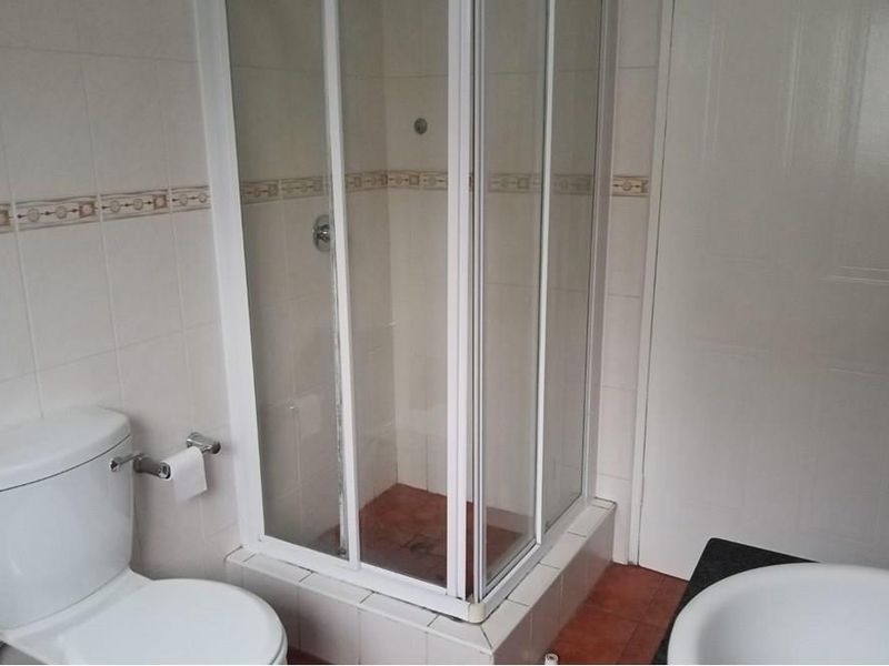 2 Bedroom Apartment For sale in Midrand - Photo 4