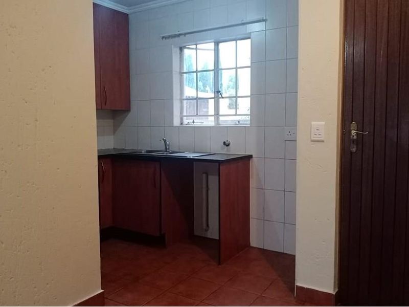 2 Bedroom Apartment For sale in Midrand - Photo 8