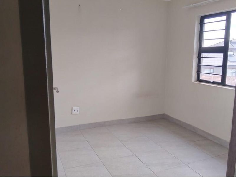 2 Bedroom Apartment For sale in Midrand - Photo 2