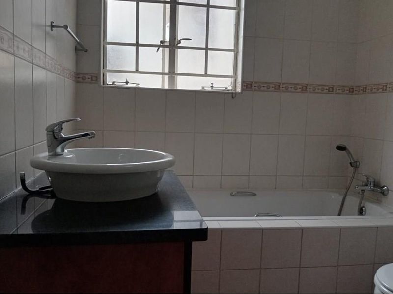 2 Bedroom Apartment For sale in Midrand - Photo 5