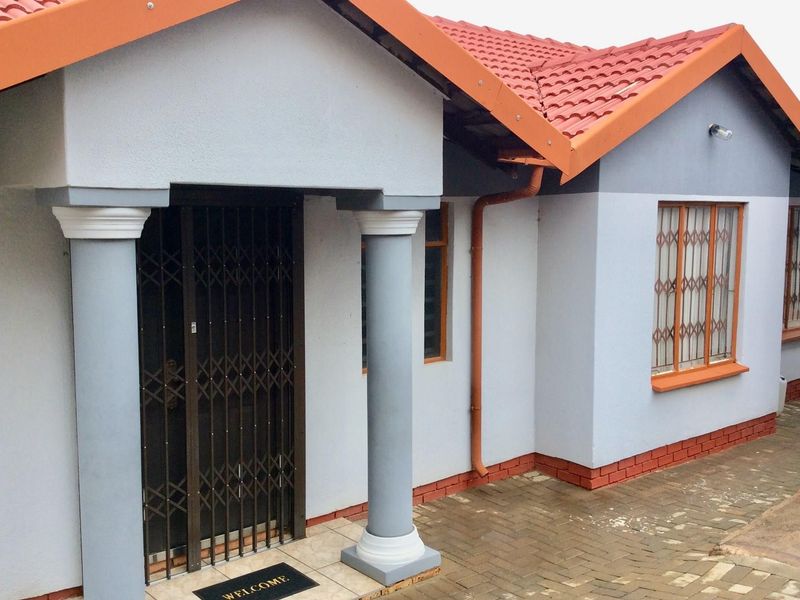 WHAT A BEAUTY IN TLHABANE WEST - Photo 9