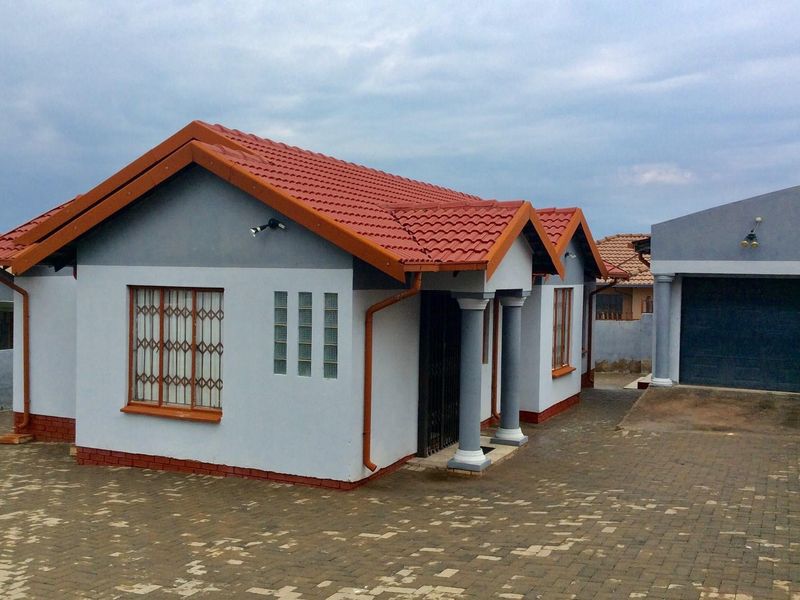 WHAT A BEAUTY IN TLHABANE WEST - Photo 6