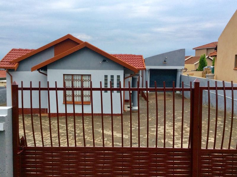 WHAT A BEAUTY IN TLHABANE WEST - Photo 8