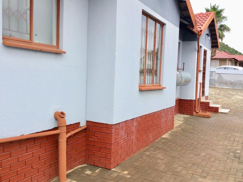 WHAT A BEAUTY IN TLHABANE WEST - Photo 3