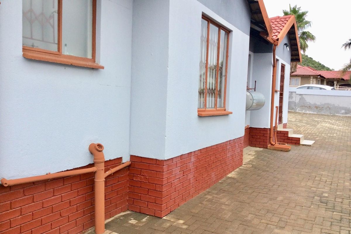 WHAT A BEAUTY IN TLHABANE WEST - Photo 3