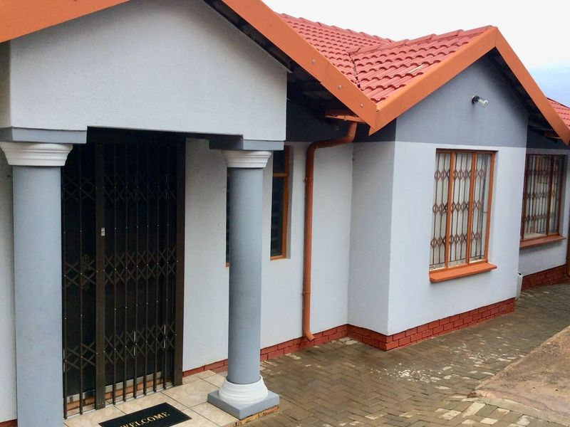 WHAT A BEAUTY IN TLHABANE WEST - Photo 2