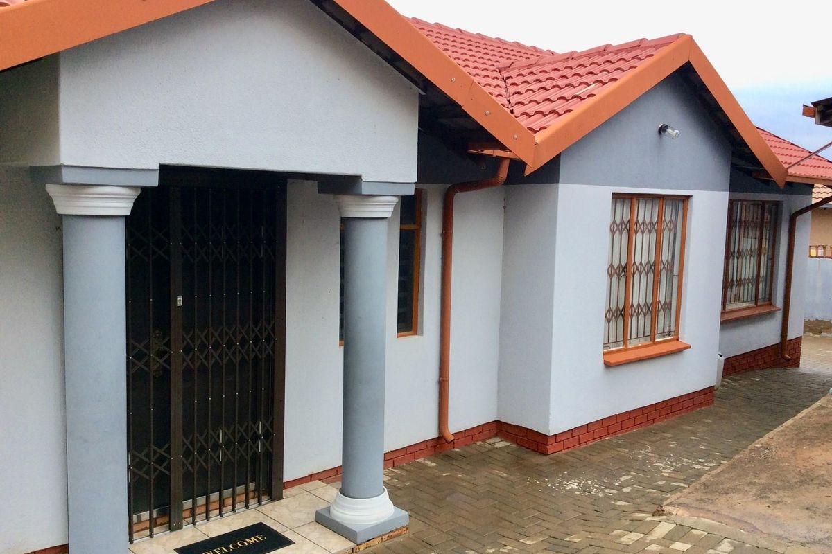 WHAT A BEAUTY IN TLHABANE WEST - Photo 2