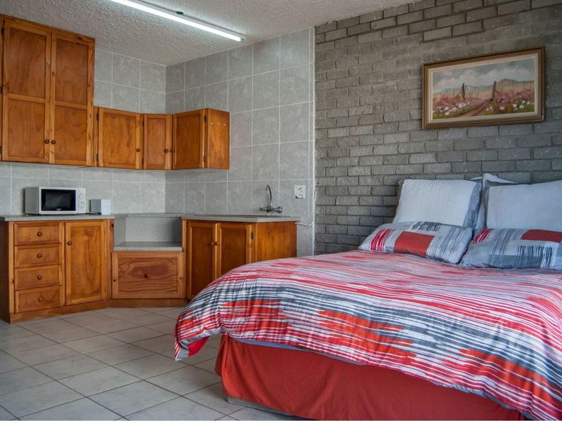 Your Perfect Family vacation home or alternatively a Guest House in McDougalls Bay - Photo 9