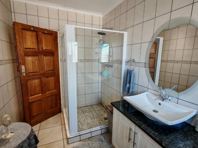 Exceptional full-title 5-bedroom family home For Sale in Shona Langa Nature Estate - Photo 10