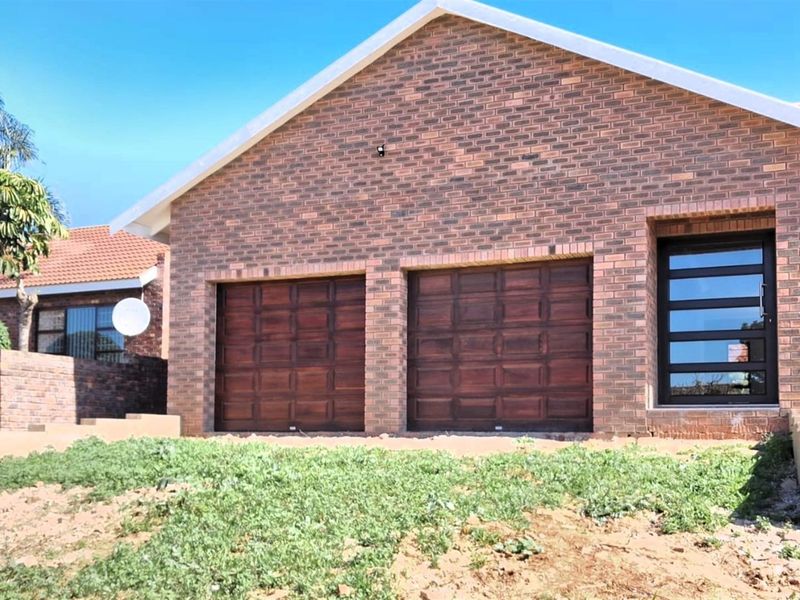 Brand-New 3-Bedroom Coastal Home for Sale in Wavecrest, Jeffreys Bay - Walking Distance to Beach - Photo 1