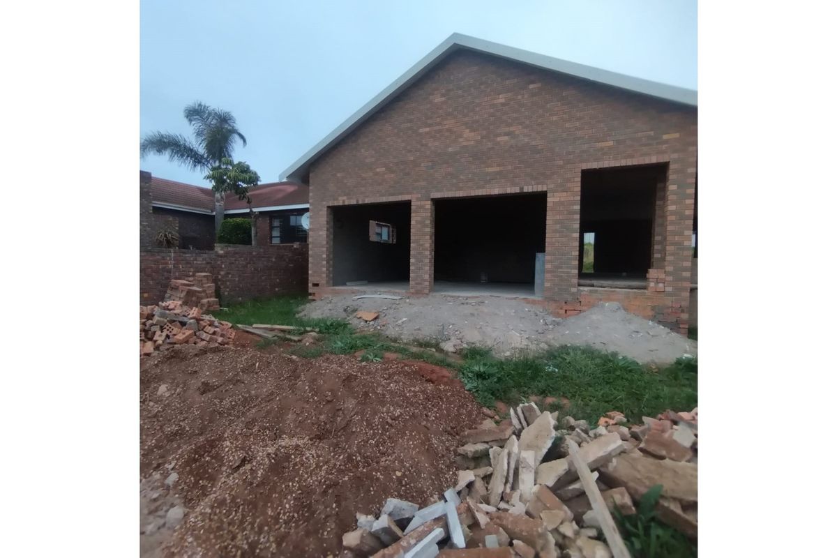 Modern Brand New 3-Bedroom Coastal Home for Sale in Wavecrest, Jeffreys Bay - Walk to the Beach - Photo 3