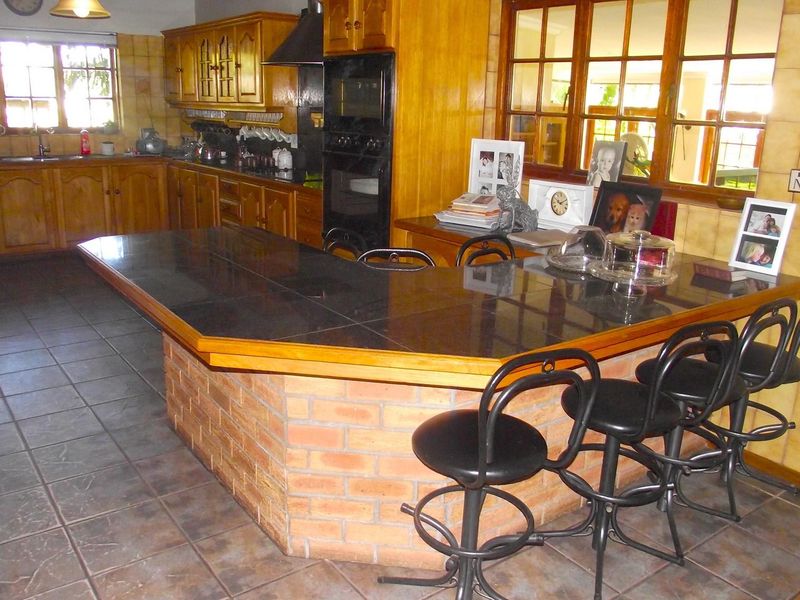 EXCLUSIVE HOUSE OF ROSELEIGH - Photo 7