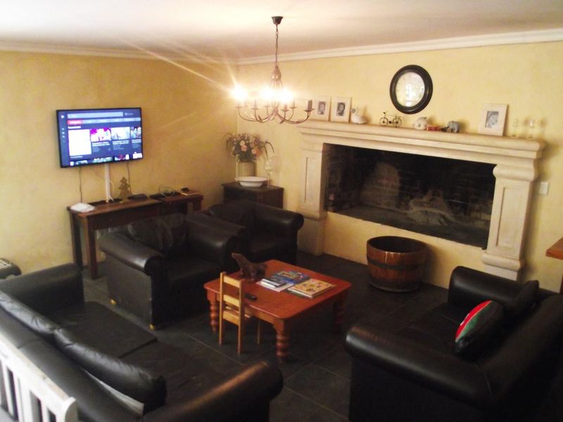 EXCLUSIVE HOUSE OF ROSELEIGH - Photo 8