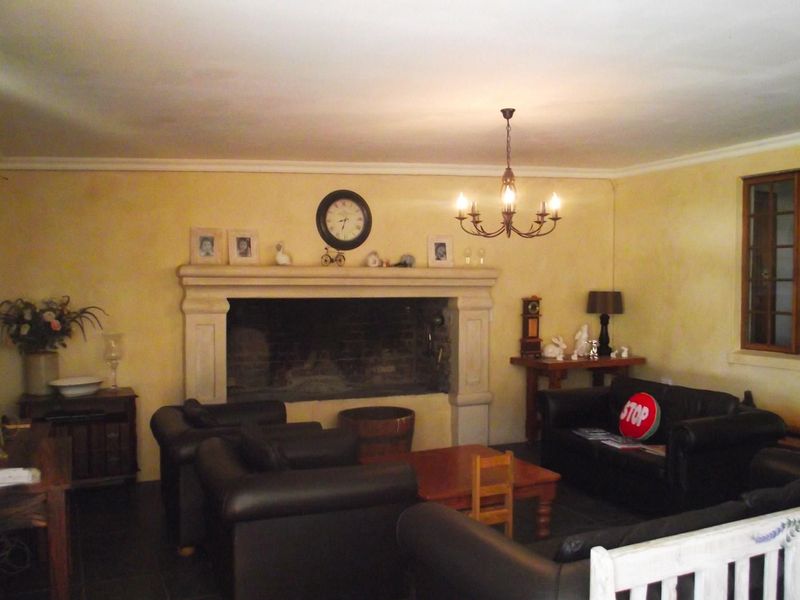 EXCLUSIVE HOUSE OF ROSELEIGH - Photo 9