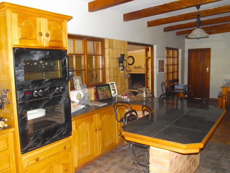 EXCLUSIVE HOUSE OF ROSELEIGH - Photo 6