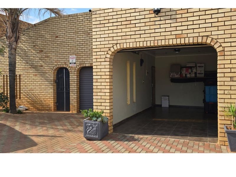 "Charming 3-Bed House in Alabama" - Photo 2