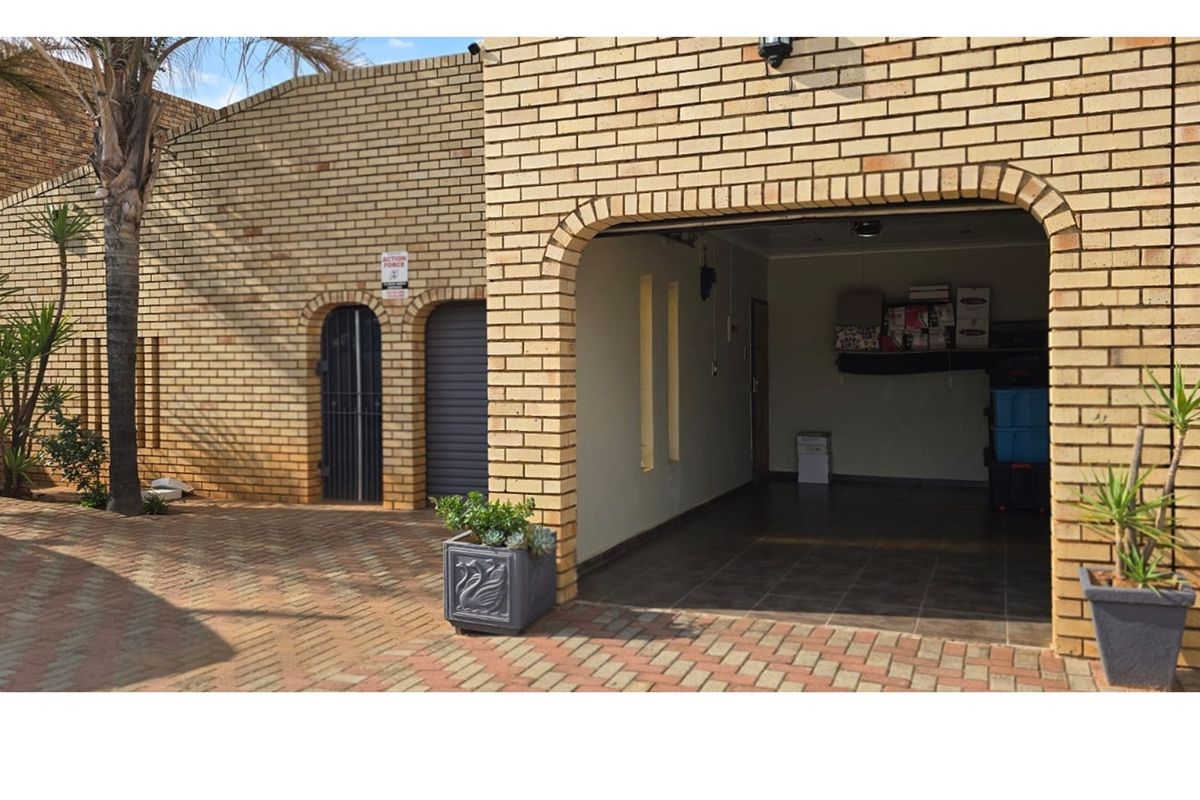 "Charming 3-Bed House in Alabama" - Photo 2