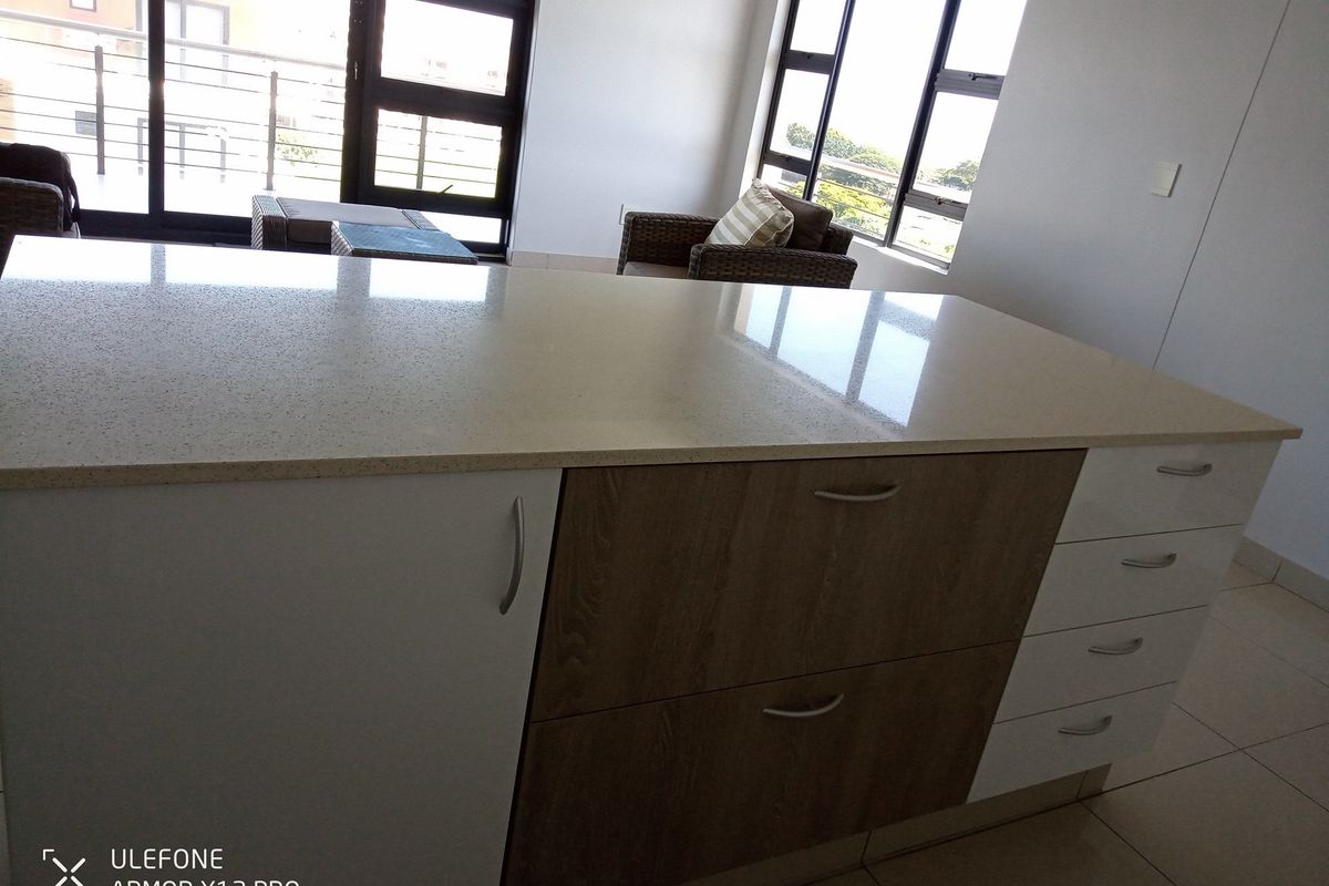 Epic apartment not to be missed - Photo 3