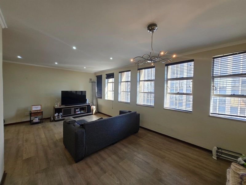 Experience Luxurious City Living in the Heart of Marshalltown - Photo 7