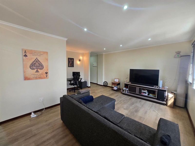 Experience Luxurious City Living in the Heart of Marshalltown - Photo 5