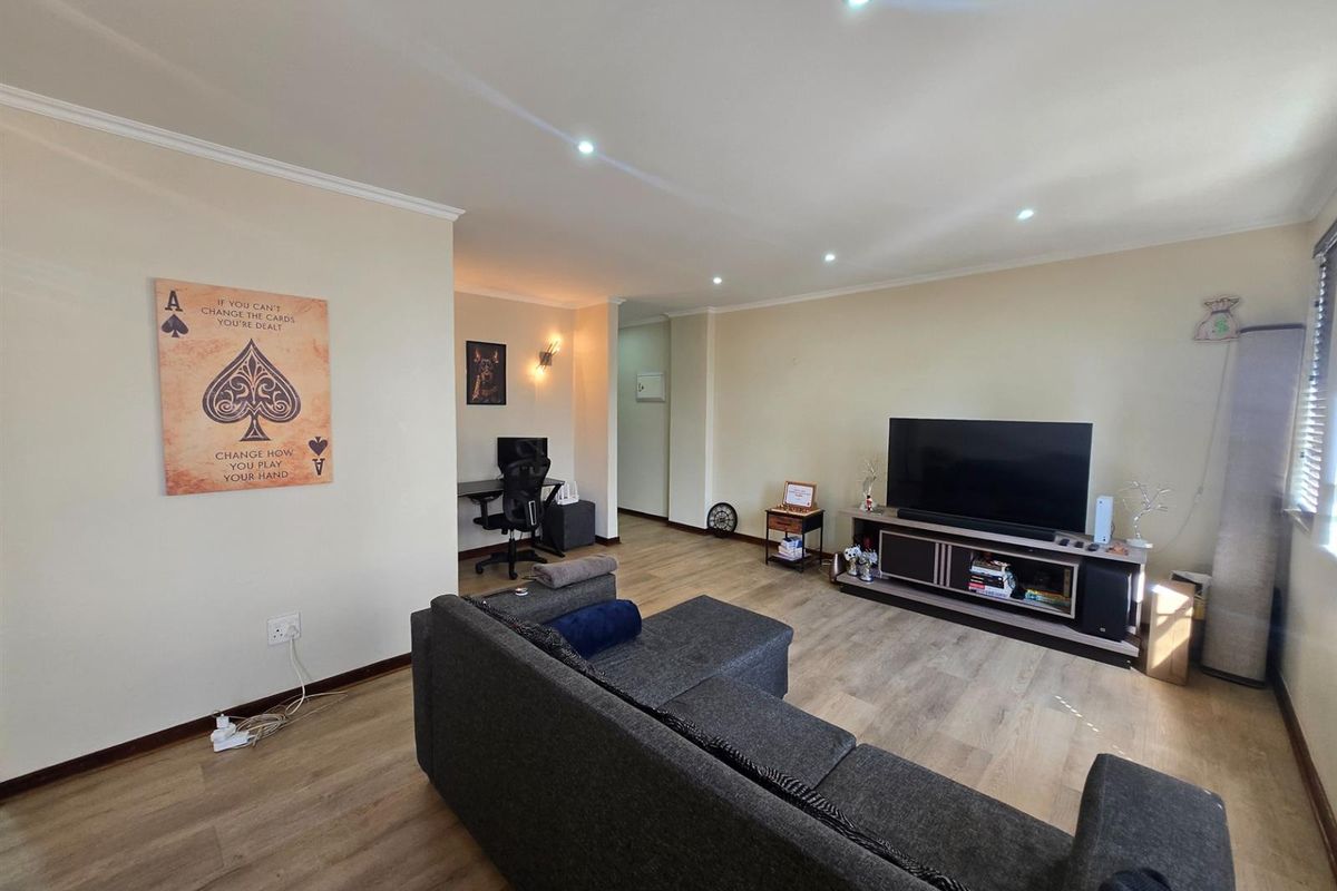 Experience Luxurious City Living in the Heart of Marshalltown - Photo 5