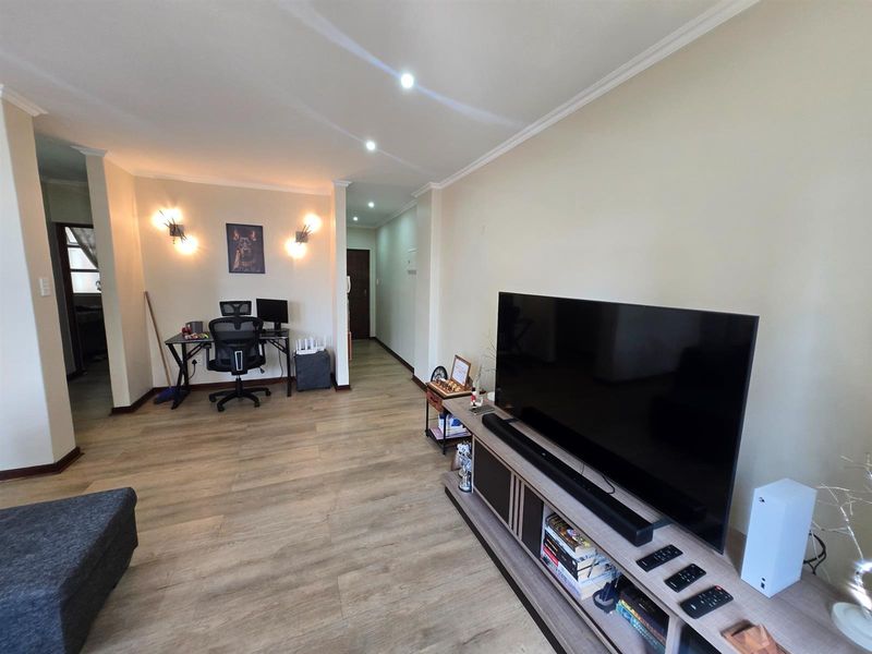 Experience Luxurious City Living in the Heart of Marshalltown - Photo 9