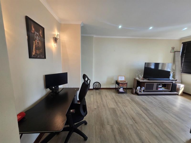 Experience Luxurious City Living in the Heart of Marshalltown - Photo 4