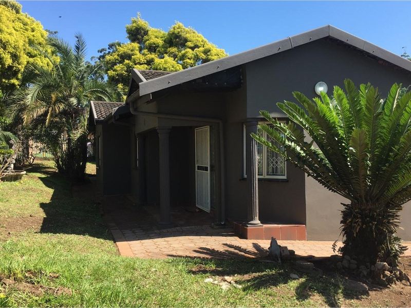 Charming 3-Bed 2 Bath House in Westcliff Stand Alone unit Own Yard - Photo 6