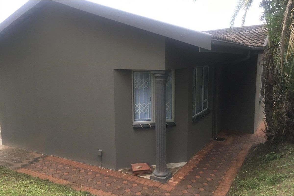 Charming 3-Bed 2 Bath House in Westcliff Stand Alone unit Own Yard - Photo 5