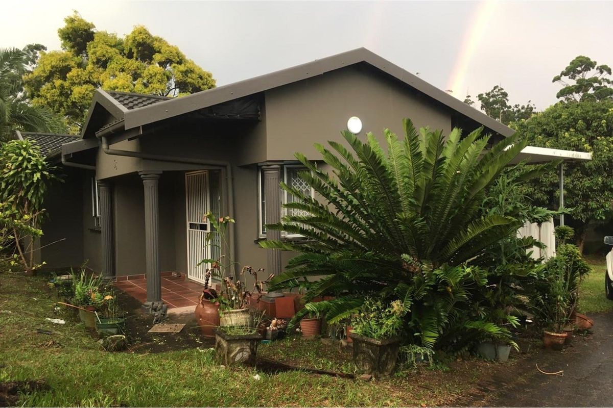 Charming 3-Bed 2 Bath House in Westcliff Stand Alone unit Own Yard - Photo 2