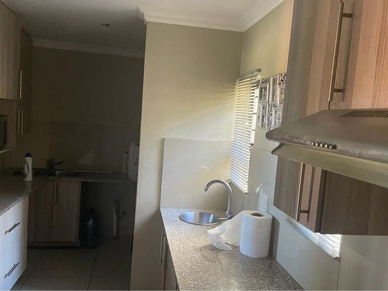 Don't miss out on this spacious apartment!!! - Photo 8