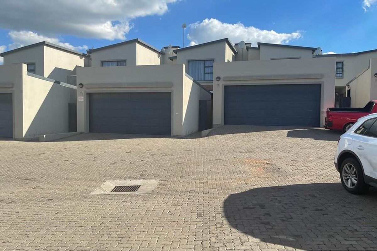 Don't miss out on this spacious apartment!!! - Photo 5