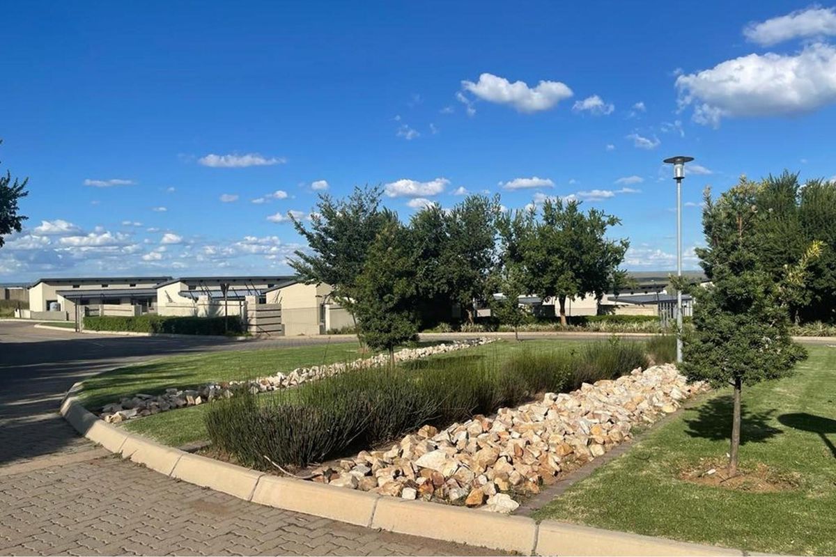 Don't miss out on this spacious apartment!!! - Photo 4