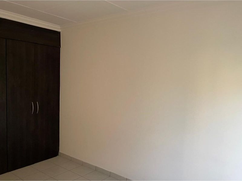 Charming  3 bedroom Townhuse - Photo 10