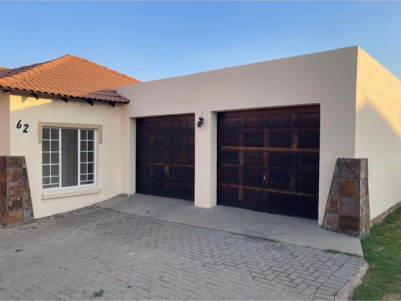 Charming  3 bedroom Townhuse - Photo 4