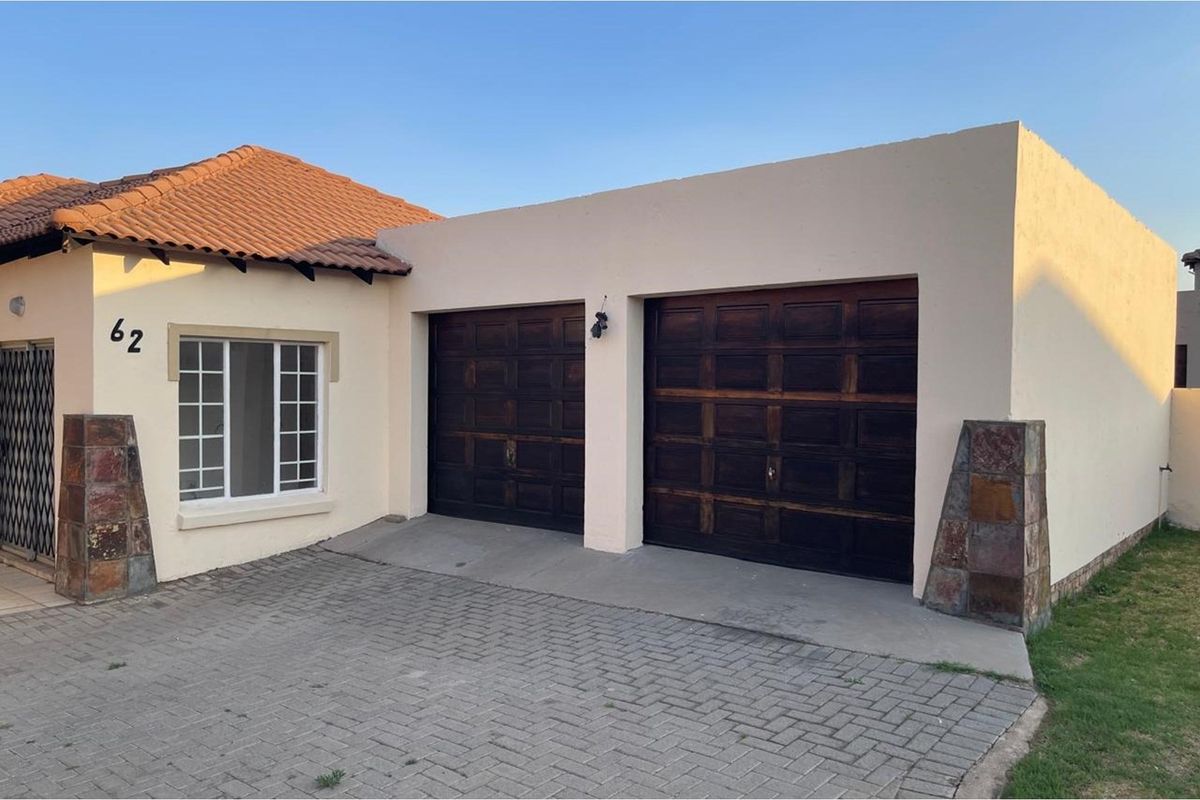 Charming  3 bedroom Townhuse - Photo 4