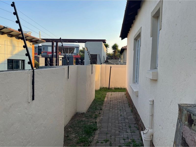 Charming  3 bedroom Townhuse - Photo 8