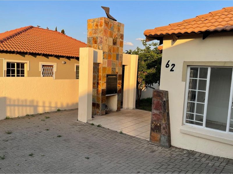 Charming  3 bedroom Townhuse - Photo 6