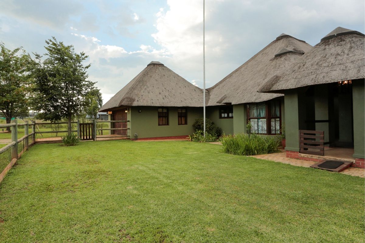 5 Bedroom House for Sale in Popular Letamo Game Estate close to Krugersdorp in Cradle of Humankind - Photo 3