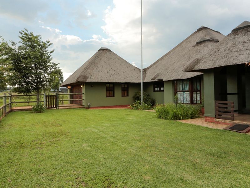 5 Bedroom House for Sale in Popular Letamo Game Estate close to Krugersdorp in Cradle of Humankind - Photo 3