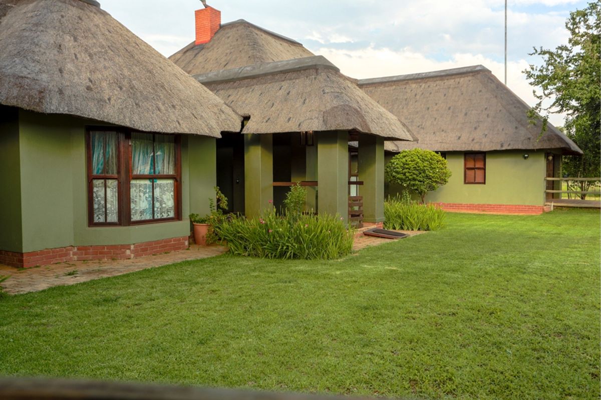 5 Bedroom House for Sale in Popular Letamo Game Estate close to Krugersdorp in Cradle of Humankind - Photo 4