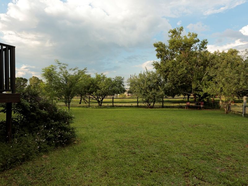 5 Bedroom House for Sale in Popular Letamo Game Estate close to Krugersdorp in Cradle of Humankind - Photo 6