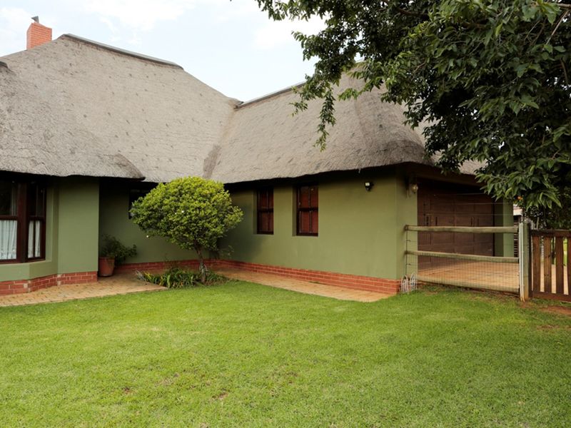 5 Bedroom House for Sale in Popular Letamo Game Estate close to Krugersdorp in Cradle of Humankind - Photo 5